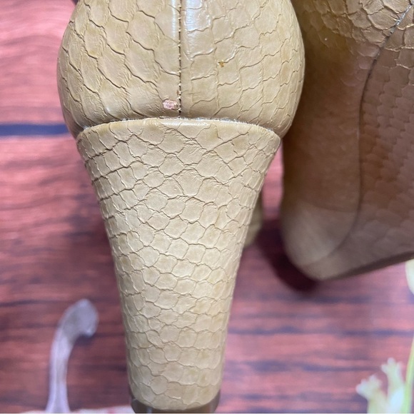 LINDSAY Phillips Courtney Tan Python Peep Toe Wedge Heels 8m - Picture 4 of 14